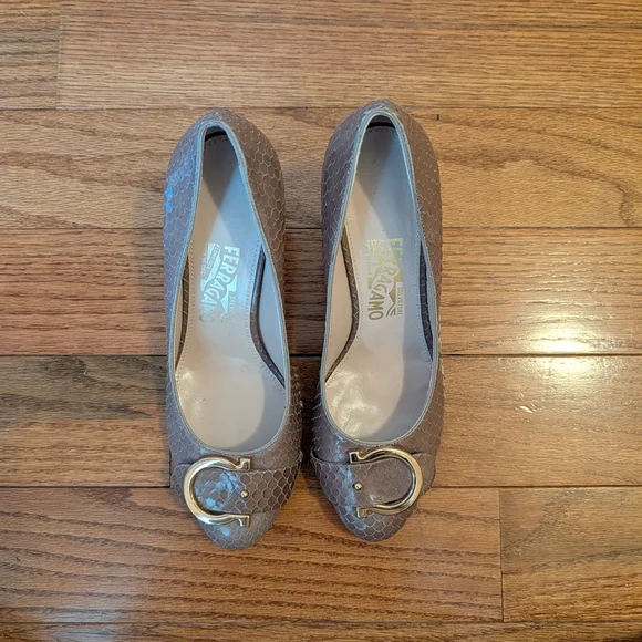 NEW Salvatore Ferragamo Pumps - Picture 2 of 5